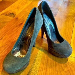 Steve Madden silver faux suede platforms size 7